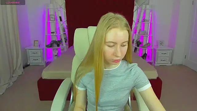 Alina Blonde online show from May 14, 5:36 am