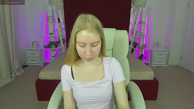 Alina Blonde online show from May 17, 5:38 am