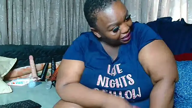 Snapshot of Bustyboobs02xx chatting on December 23, 7:39 am Bustyboobs02xx online show from December 23, 7:39 am