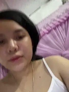 Snapshot of Lauraa-a chatting on September 11, 8:25 am Lauraa-a online show from September 11, 8:25 am