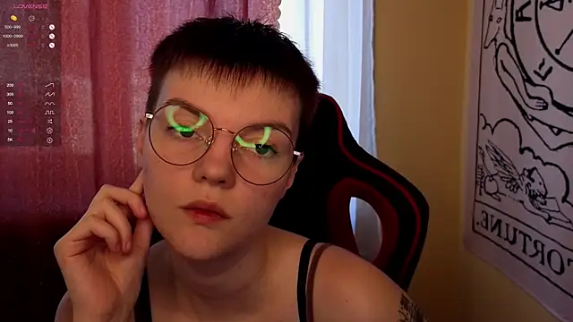 KrisNeal online show from October 3, 9:50 am