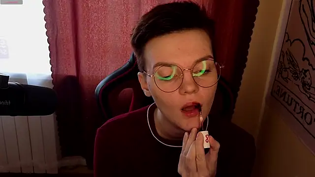 KrisNeal online show from October 5, 9:07 am