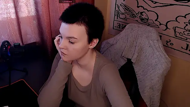 KrisNeal online show from March 22, 9:45 am