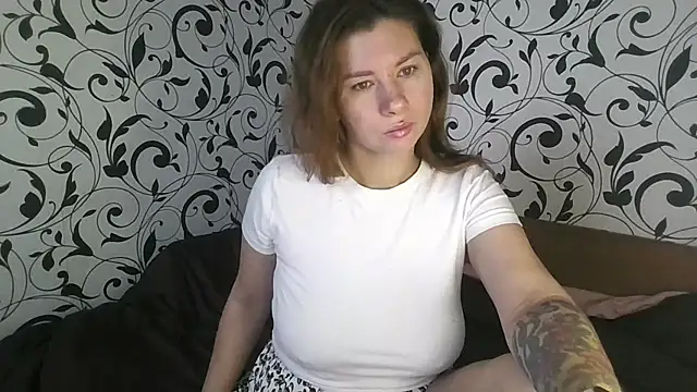 YourEmilie online show from October 28, 8:51 am