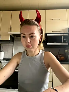 MartaLuna  online show from October 28, 8:40 am