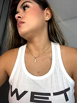 Snapshot of MayaMoanXXX chatting on September 15, 1:11 pm MayaMoanXXX online show from September 15, 1:11 pm