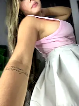 Snapshot of MayaMoanXXX chatting on September 24, 1:14 pm MayaMoanXXX online show from September 24, 1:14 pm