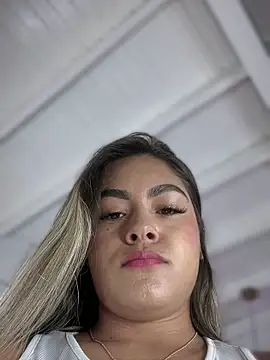 Snapshot of MayaMoanXXX chatting on October 4, 1:09 pm MayaMoanXXX online show from October 4, 1:09 pm