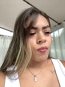 Snapshot of MayaMoanXXX chatting on October 22, 1:11 pm MayaMoanXXX online show from October 22, 1:11 pm