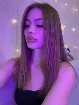 Elizabeth Tay online show from November 22, 4:50 pm