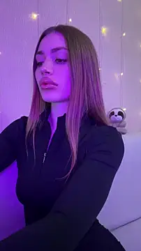 Elizabeth Tay online show from December 15, 6:23 pm