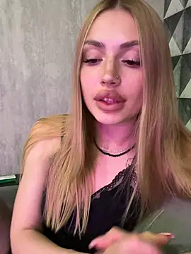 Elizabeth Tay online show from May 18, 8:03 pm