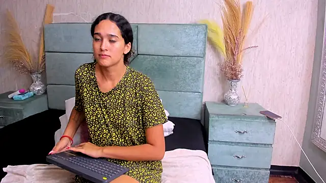 Snapshot of NatashaLimaa chatting on November 2, 2:25 am NatashaLimaa online show from November 2, 2:25 am