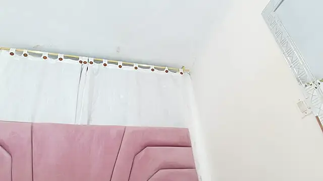 miajhonsonx online show from March 8, 4:11 pm