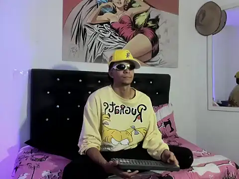 xxKamadevaxx online show from May 8, 12:43 pm