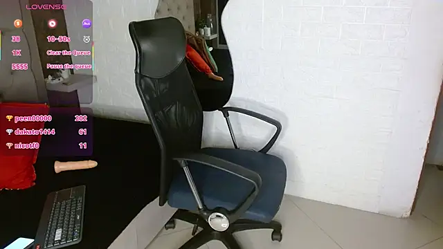 Snapshot of daphne_walton chatting on November 28, 11:07 pm daphne walton online show from November 28, 11:07 pm