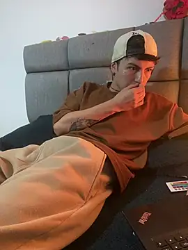 NaytonFreeman online show from February 6, 11:57 am