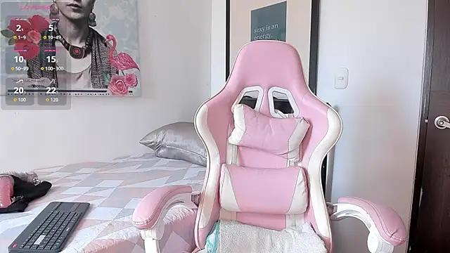 Lhia  online show from October 6, 6:05 pm