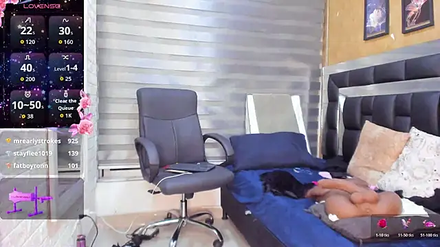 Snapshot of sheyla__ebony chatting on May 27, 1:46 am sheyla ebony online show from May 27, 1:46 am