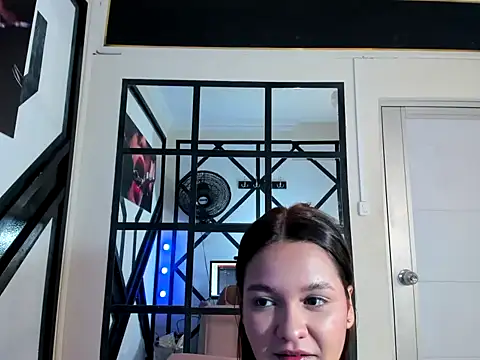 Snapshot of sarai_mv1 chatting on October 23, 1:27 am sarai mv1 online show from October 23, 1:27 am