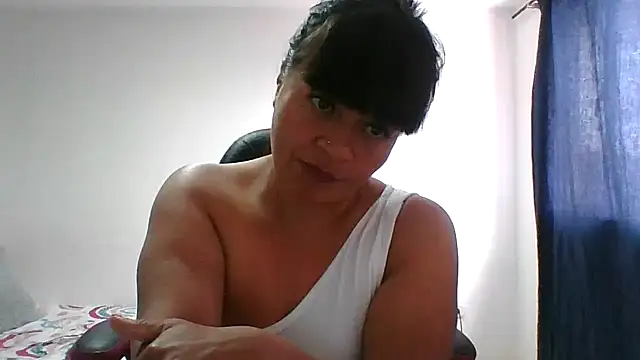 adri89-g online show from February 2, 1:43 pm