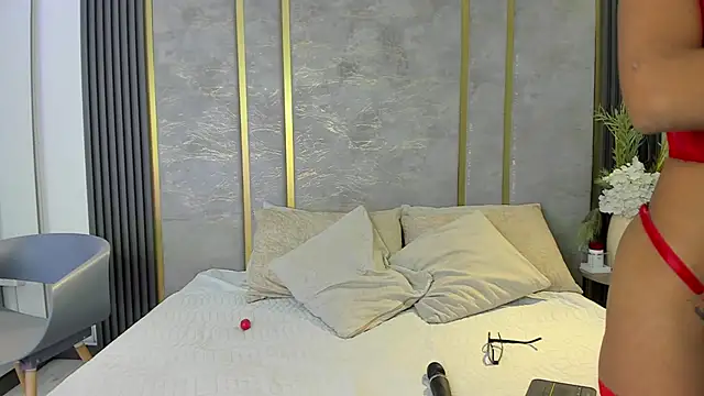 AishaValcazar online show from January 8, 4:48 am