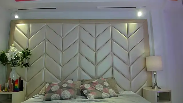 AishaValcazar online show from February 28, 4:02 am