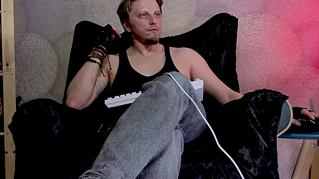 Vincent Hardman online show from February 21, 8:15 am