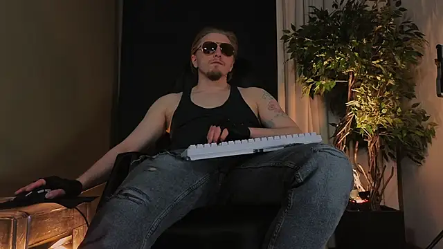 Snapshot of Vincent_Hardman chatting on May 1, 8:02 pm Vincent Hardman online show from May 1, 8:02 pm