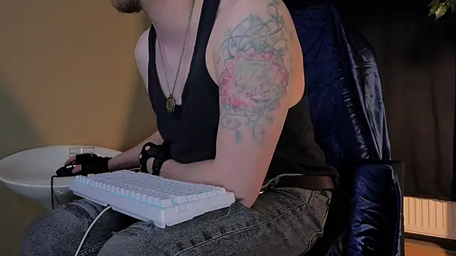 Snapshot of Vincent_Hardman chatting on May 8, 8:14 pm Vincent Hardman online show from May 8, 8:14 pm
