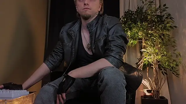 Snapshot of Vincent_Hardman chatting on May 9, 8:14 pm Vincent Hardman online show from May 9, 8:14 pm