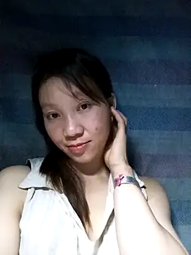 bonnie-00 online show from April 26, 4:15 pm