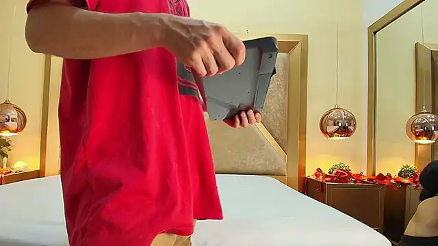 EthanCollen online show from September 30, 10:37 pm