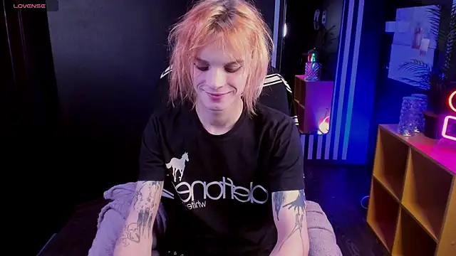 ArchiehalI online show from October 6, 8:39 pm