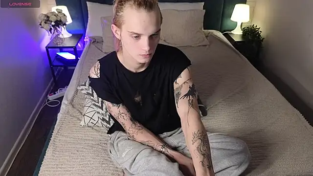 ArchiehalI online show from October 11, 8:18 pm