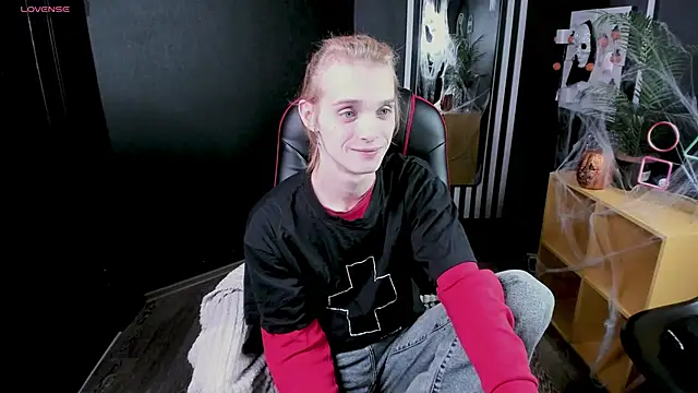 ArchiehalI online show from October 29, 3:36 pm