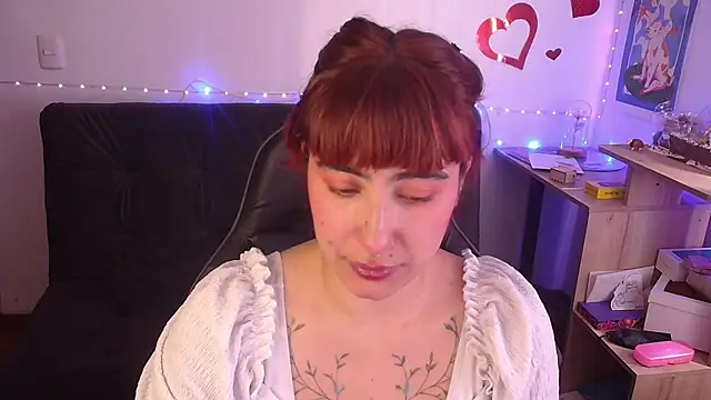 Miacatsito3 online show from May 5, 5:21 pm