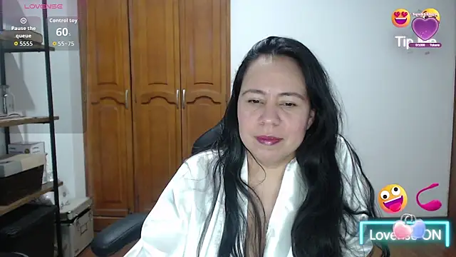 Snapshot of alexandraa19 chatting on October 2, 4:19 am alexandraa19 online show from October 2, 4:19 am