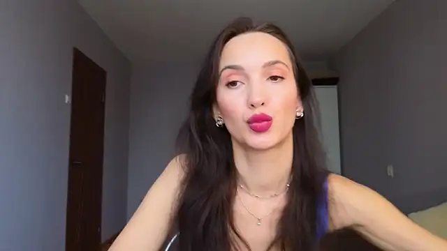 Snapshot of Lillian-Clark chatting on January 8, 9:33 am Lillian-Clark online show from January 8, 9:33 am