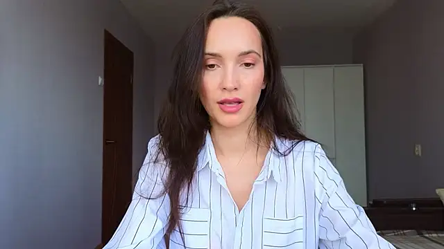 Snapshot of Lillian-Clark chatting on March 8, 9:57 am Lillian-Clark online show from March 8, 9:57 am