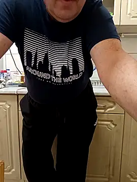 Snapshot of narrowboy chatting on October 1, 12:44 pm narrowboy online show from October 1, 12:44 pm