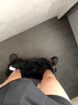 Snapshot of narrowboy chatting on October 2, 7:37 am narrowboy online show from October 2, 7:37 am