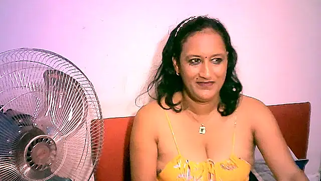 Snapshot of Indiansexyboobs18 chatting on February 13, 10:33 am Indiansexyboobs18 online show from February 13, 10:33 am