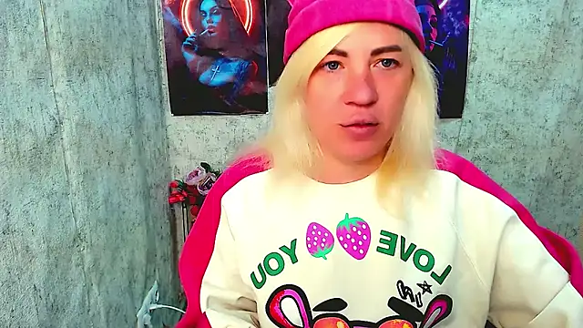 EmmaCat  online show from March 25, 5:24 am