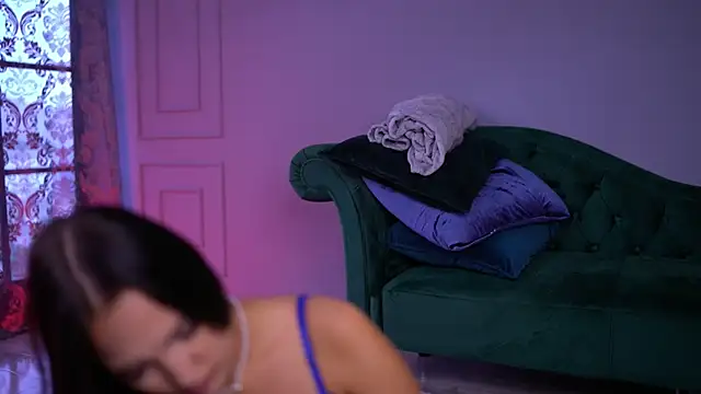 AlishaRossen online show from October 4, 5:27 am