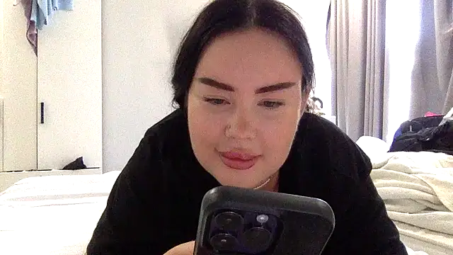 Snapshot of Eveliith chatting on October 8, 12:03 pm Eveliith online show from October 8, 12:03 pm