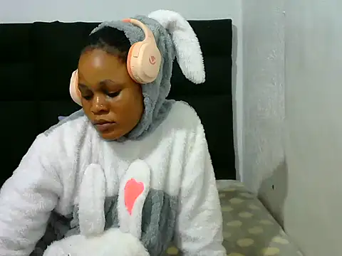 BlondieBitch online show from May 7, 5:24 am