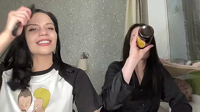 Snapshot of Sylvara chatting on September 22, 3:47 pm Sylvara online show from September 22, 3:47 pm