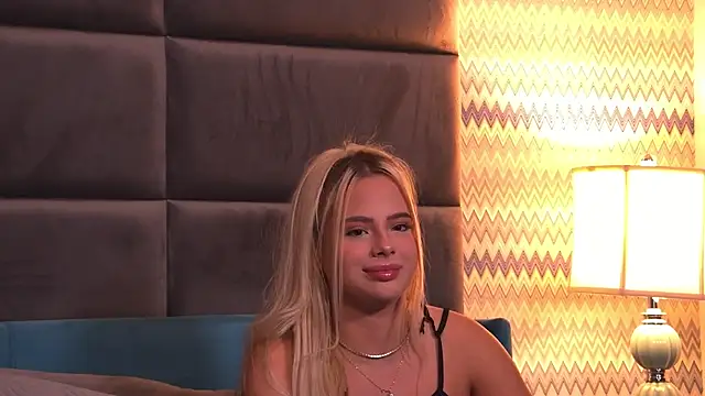 YssabelFox online show from October 7, 3:25 am