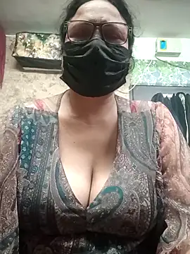 thehotlady online show from February 6, 3:22 am